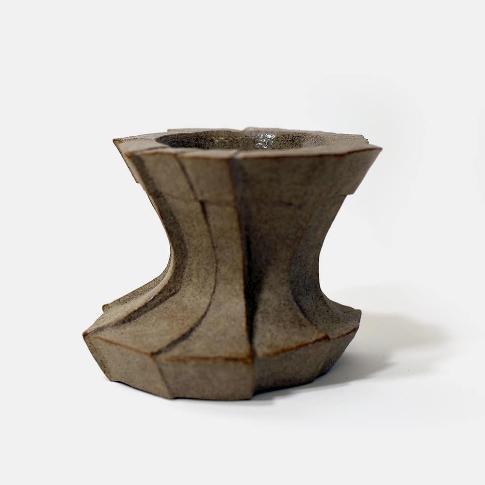 ZACKEN – Gefäss, Ton gebrannt, teilweise transparent glasiert, 13x16x16cm, 2020