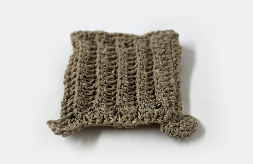 POCHETTE 1 – Hanfschnur gehäkelt, mit Reissverschluss 17x19x3cm, 2021