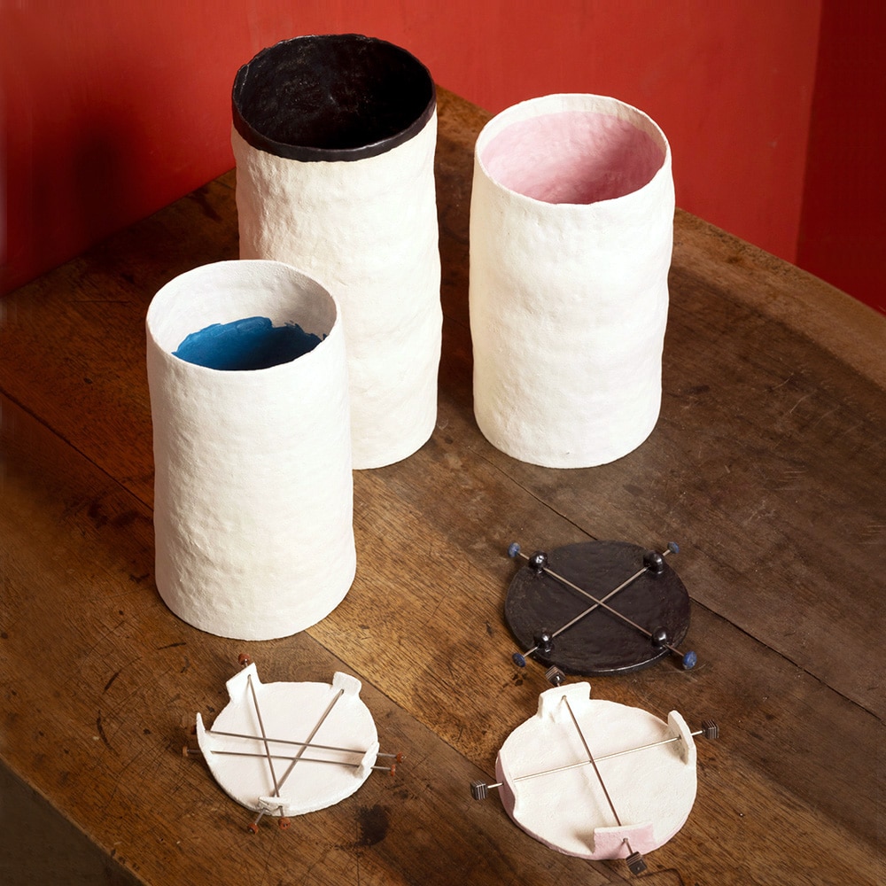 DOSEN MIT DECKEL – Höhen: zwischen 20 und 26cm, 2024