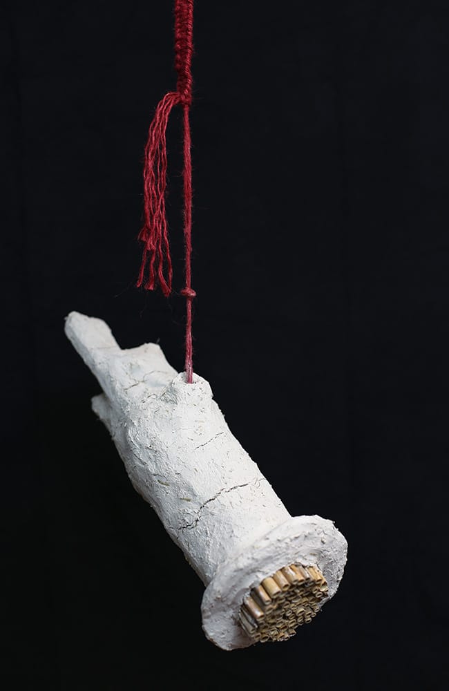 FINGER – Schilf, Schnur, Lehm, Strohäcksel, 98x42x15cm, 2022